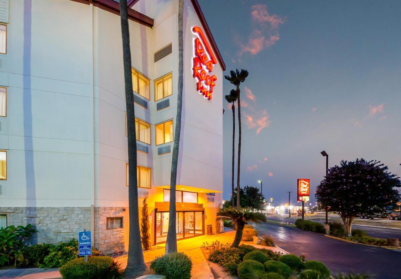 Red Roof Motel